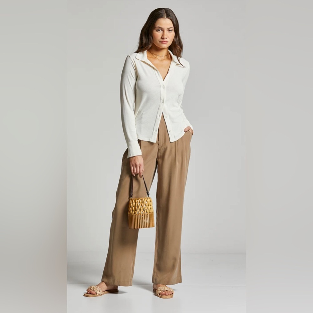 Weekend Los Angeles blue button up soft ribbed v neck shirt medium aritzia